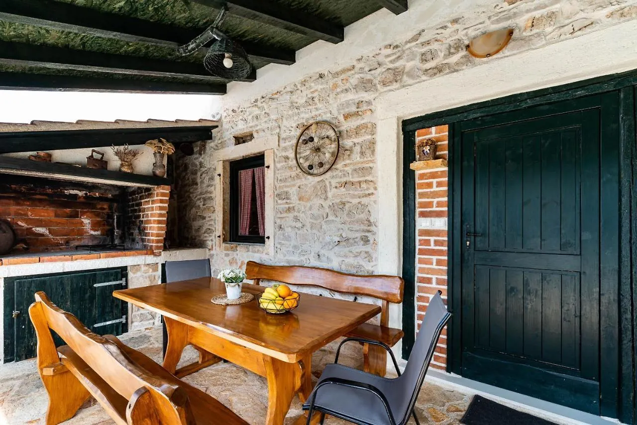 Stone Villa Mia With Pool Debeljak
