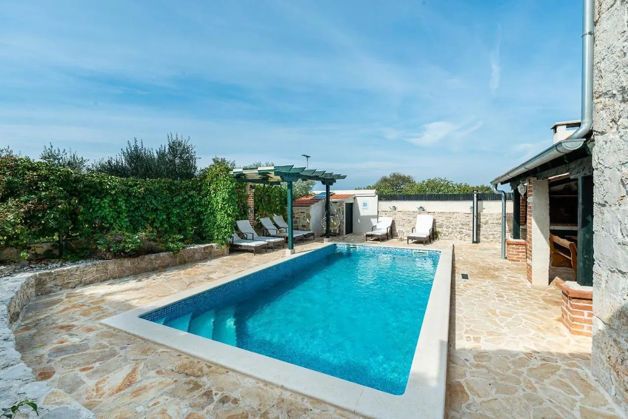 Stone Villa Mia With Pool Debeljak 0*,