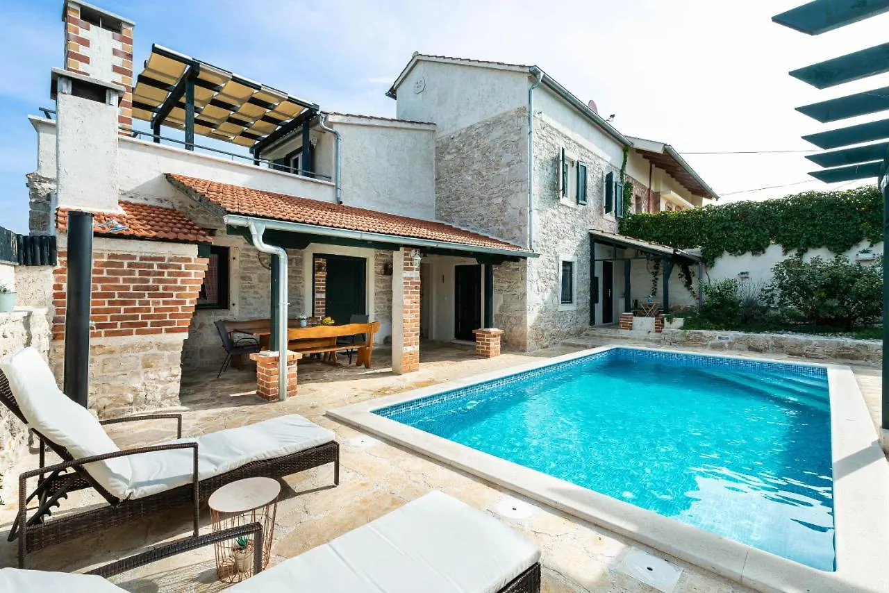 Stone Villa Mia With Pool Debeljak