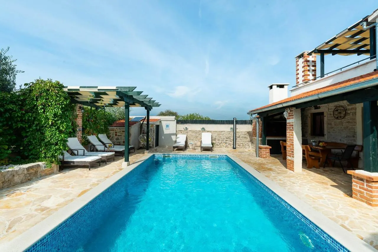 Stone Villa Mia With Pool Debeljak