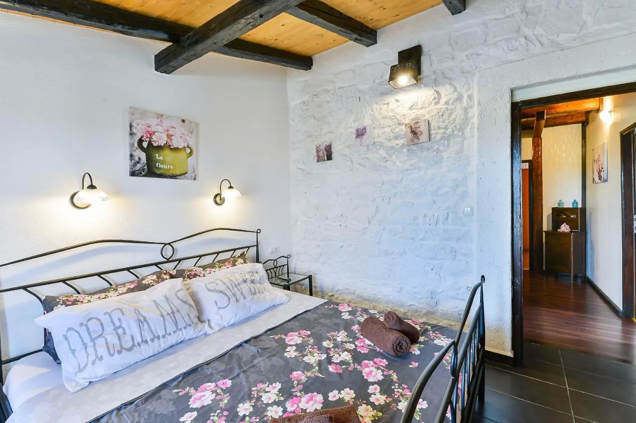 Stone Villa Mia With Pool Debeljak Croatia