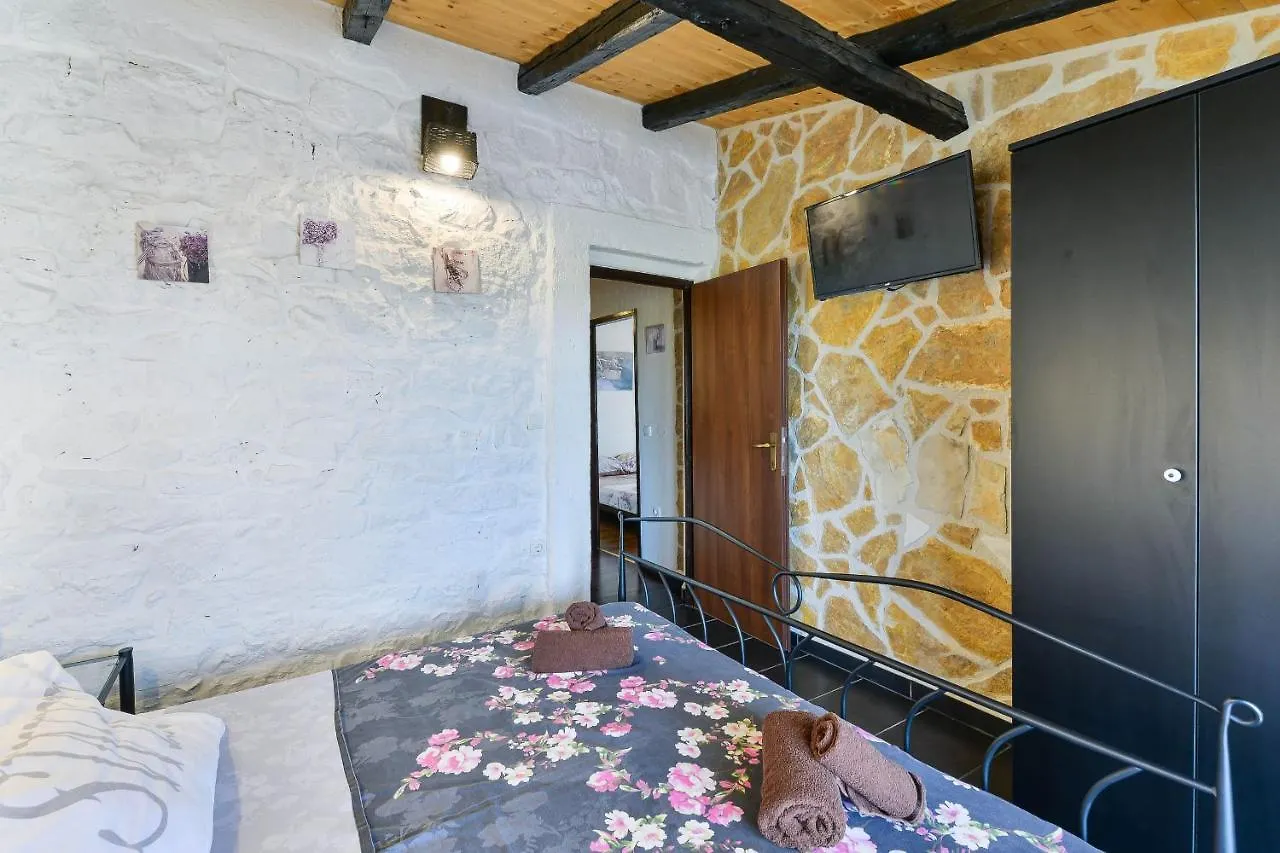 Stone Villa Mia With Pool Debeljak Croatia