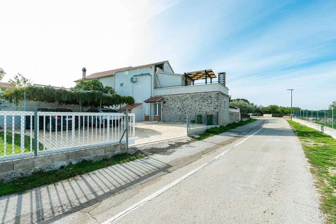 Stone Villa Mia With Pool Debeljak